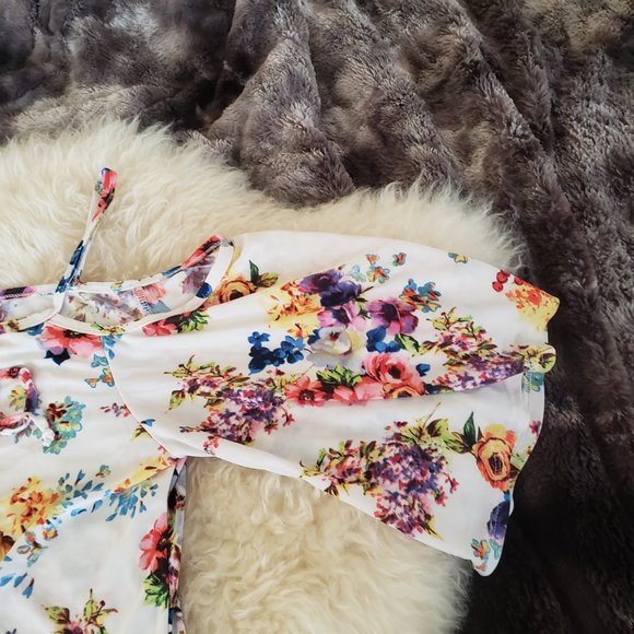 Free Kisses - Floral Off The Shoulder Flowy Blouse - Size L - Picture 5 of 6